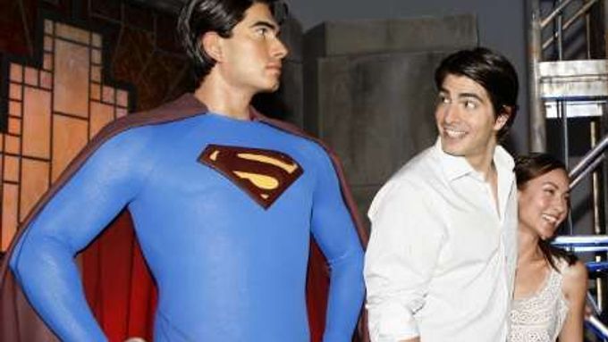 Představitel nového Supermana s voskovou figurínou svého hrdiny