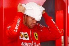 Potupa pro Ferrari v kvalifikaci. Vettel odstartuje na domácí trati z poslední pozice