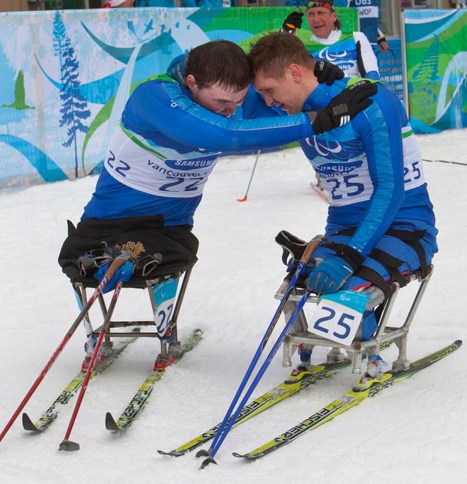 Obětí dvou ruských reprezentantů Ireka Zaripova and Roman Petuškova, poté co vyhráli zlatou, resp. stříbrnou medaili v běžeckém lyžování