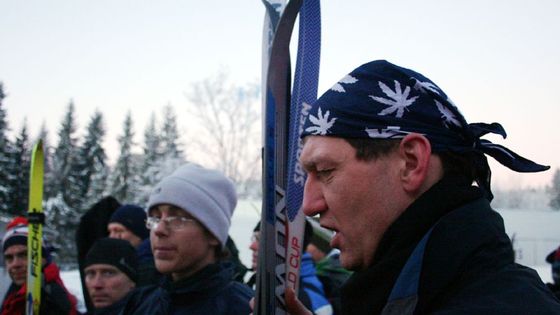 Před očima tma, pod nohama bílá stopa. Nevidomí běželi závod v Jizerských horách