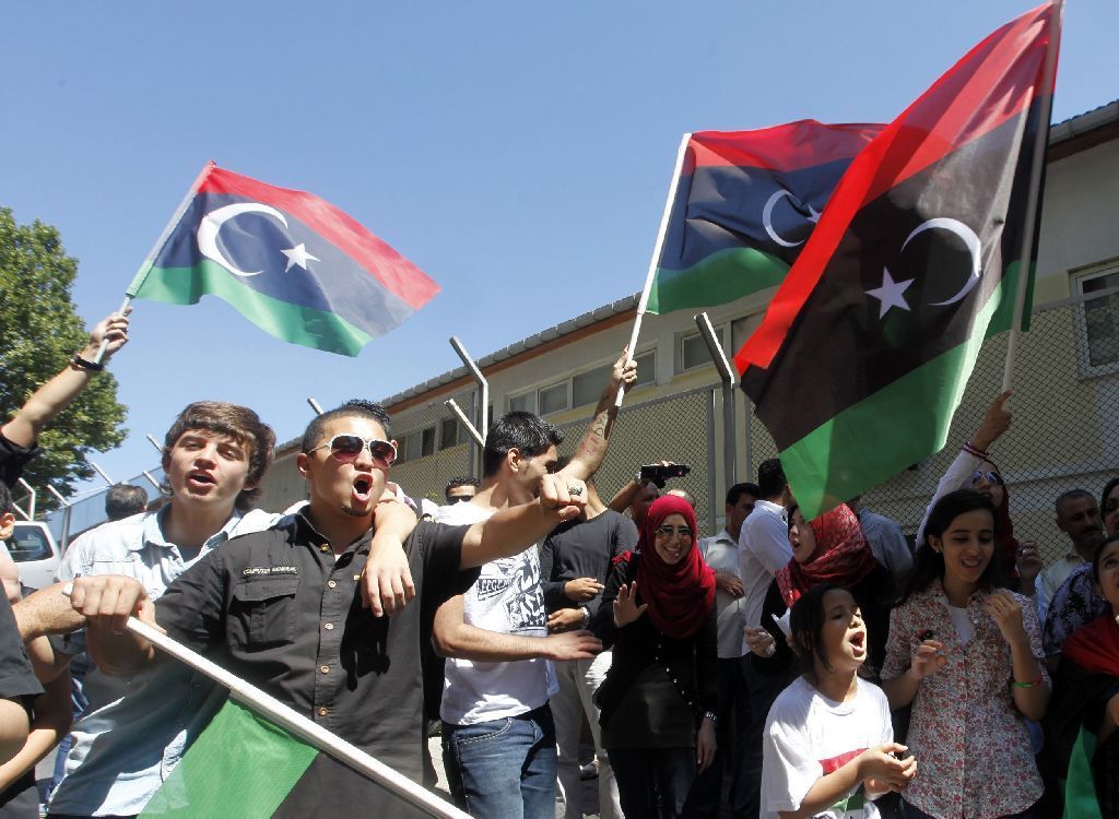 Protest proti Kaddáfímu před libyjským konzulátem v Istanbulu