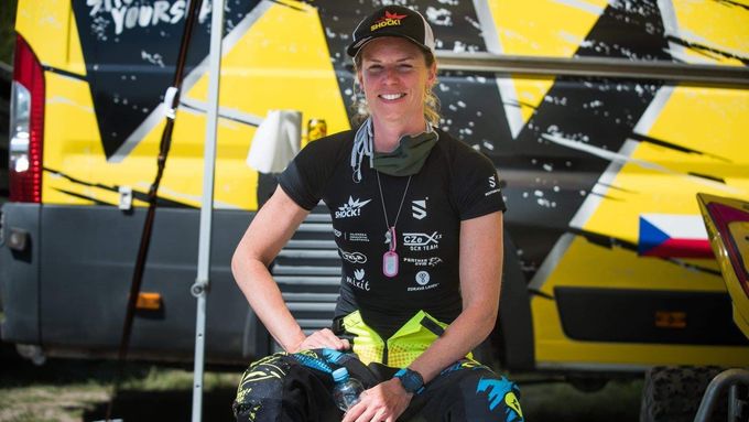 Olga Roučková při připravě na Rallye Dakar.