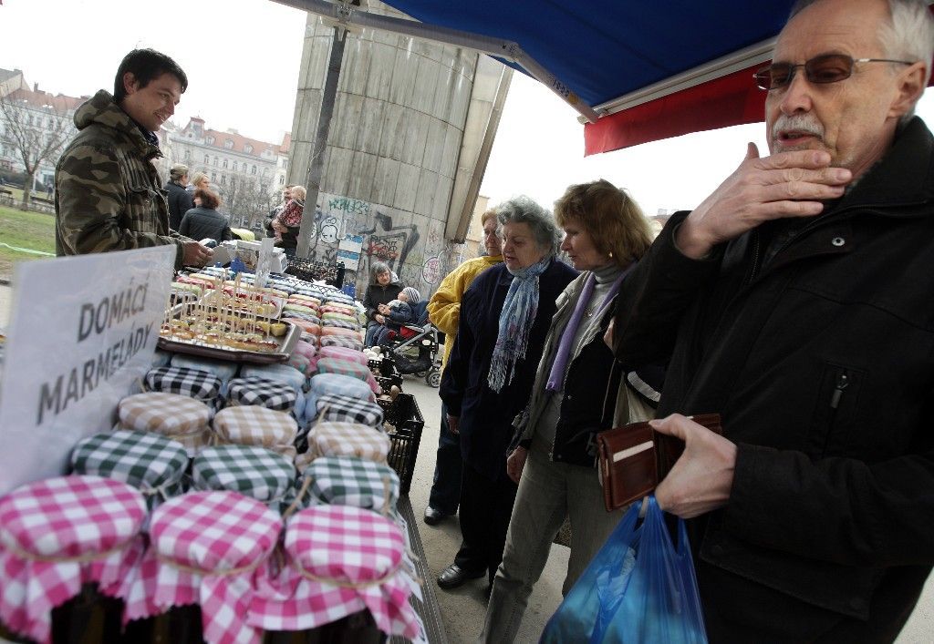 Farmářské trhy na náměstí Jiřího z Poděbrad