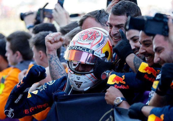 Max Verstappen z Red Bullu slaví vítězství ve VC Japonska F1 2023