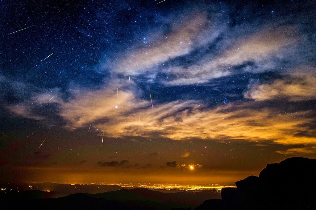 5/12| Fotogalerie: Pohledťe na nebe, padají Perseidy!