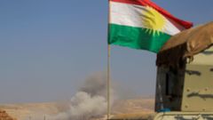 Kurdská vlajka ve východním Mosulu