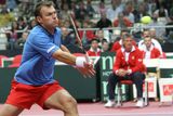 Pavel Vízner chodil často a rychle na síť, jak to umí ze čtyřher. Diváky v aréně jeho tenis velmi bavil.