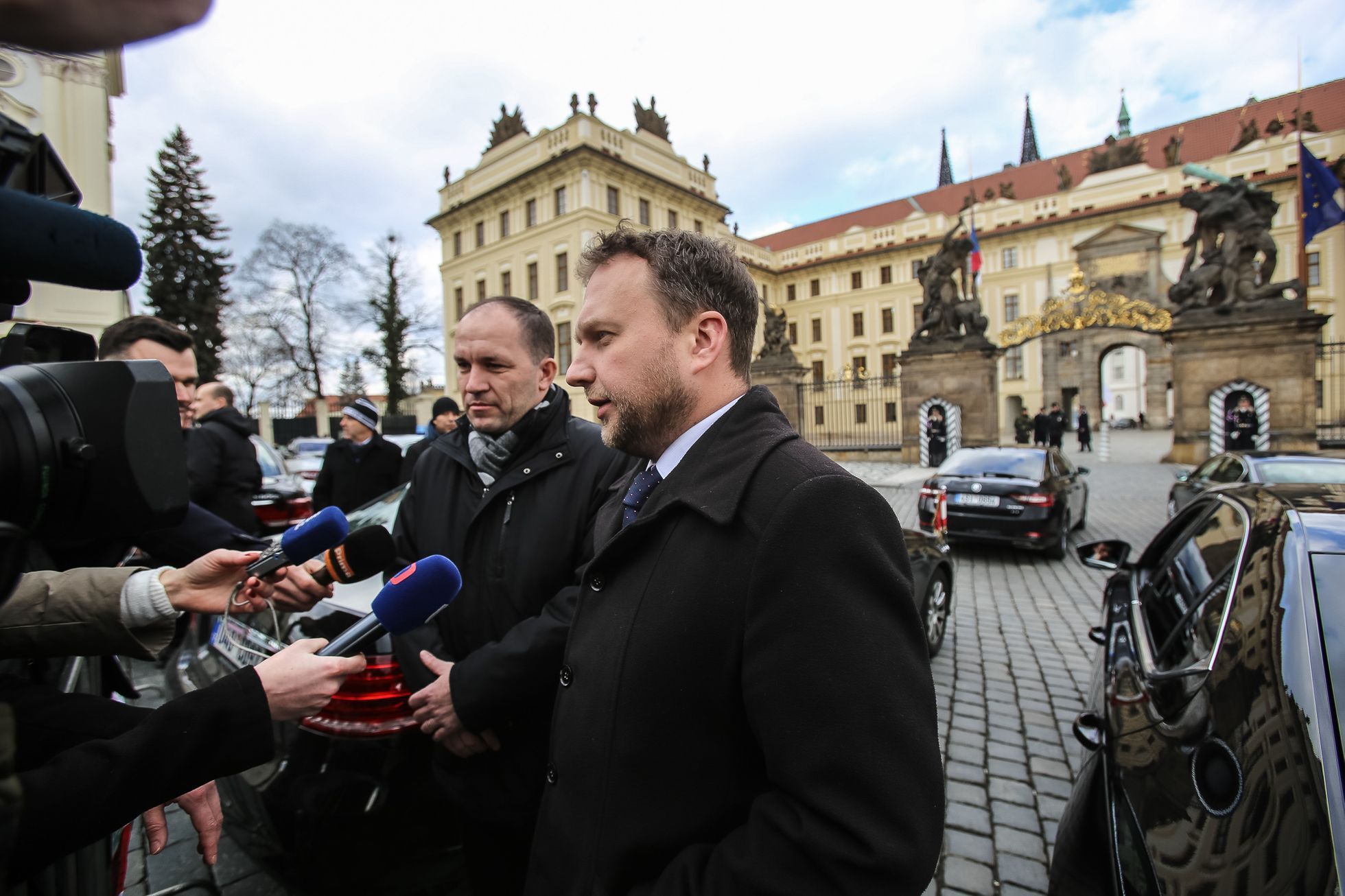 Inaugurace prezidenta Miloše Zemana - dění před Hradem, protesty i oslavy