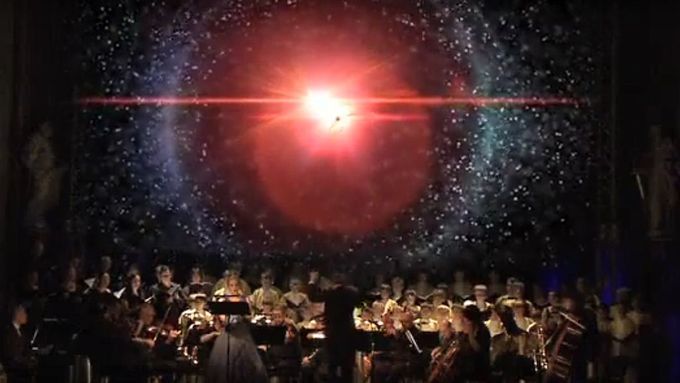 Ukázka z projektu Hlasy světla 3D. První multimediální 3D symfonický koncert soudobé hudby, který měl světovou premiéru v srpnu 2013 v Praze.