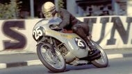 Vůbec první titul na "silnici" vyjeli firmě z Hamamacu v roce 1961 Australan Tom Phillis (125 ccm) a britský pilot Mike Hailwood (250 ccm). Druhý jmenovaný pak vyhrál mistrovství světa ještě čtyřikrát. Vedle dvě stě padesátek byl dvakrát nejlepší i v kubatuře do 350 ccm.