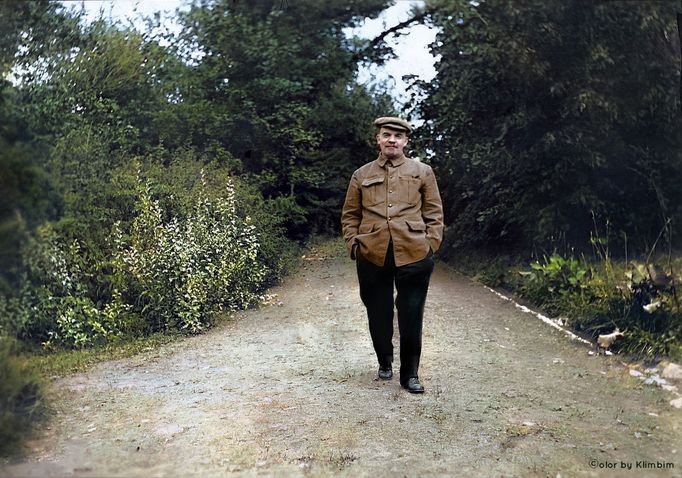 Vladimir Iljič Lenin v roce 1922. Kolorovaná fotografie