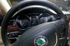 Česko je závislé na automobilkách. Doplatí na to?