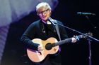 Na koncert Eda Sheerana přijdou desítky tisíc lidí, pořadatelé přidávají druhý termín