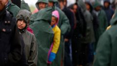 Migranti v Idomeni čekají na výdej jídla