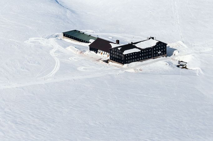 Krkonoše z výšky. Zimní snímky od Vrbatovy boudy až po Sněžku