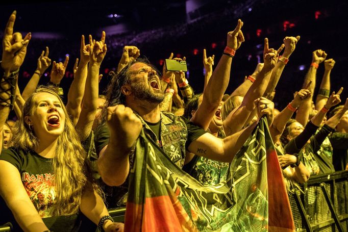 Snímek z úterního koncertu Iron Maiden.