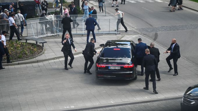 Záběry ukazují místo po střelbě na slovenského premiéra Roberta Fica