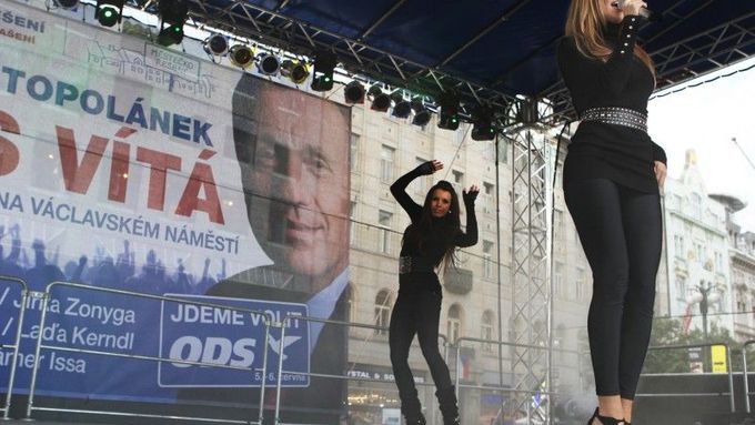 Czech EP election rallies: Bands, balloons and sexy dancers