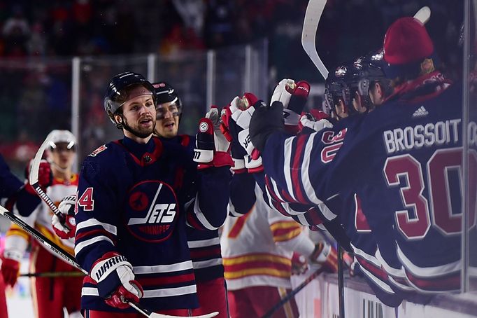 NHL 2019/2020, Heritage Classic, Calgary Flames - Winnipeg Jets: Josh Morrissey