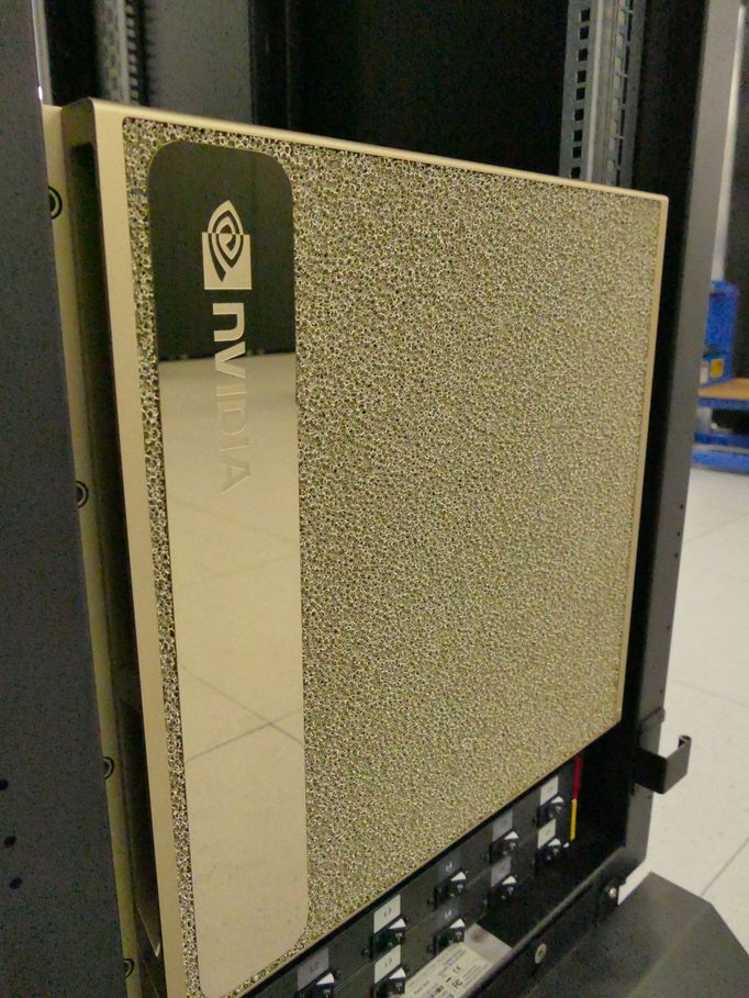 DGX-2.