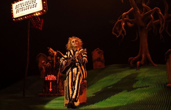 Michael Keaton jako Beetlejuice.