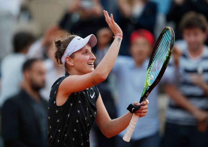 Markéta Vondroušová slaví výhru ve čtvrtfinále French Open 2019