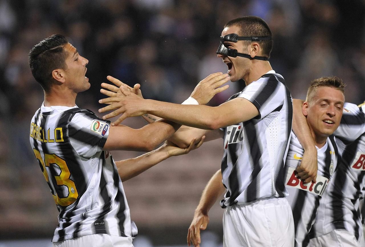 Juventus slaví mistrovský titul. Na snímku Boriello a Bonucci