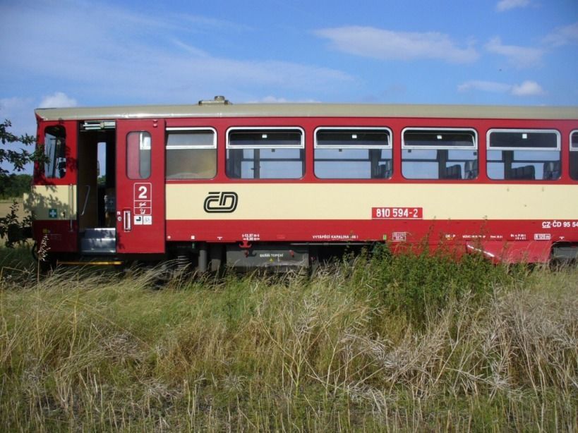U Rudné se srazilo auto s vlakem