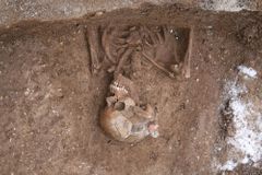 Archeologové našli lidské ostatky z doby bronzové