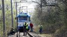 V pondělí se na kolejích mezi Porubou a Vřesinou pohybovali jen vyšetřovatelé neštěstí a truchlící pozůstalí. Tramvaje vyjedou nejdříve v úterý