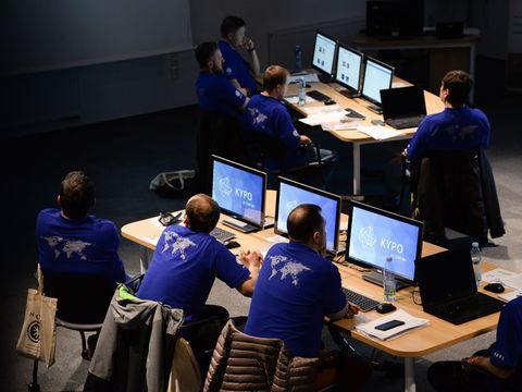 Zahlcení očkovacího systému bylo jisté, říká stát. Zabránit tomu nešlo, míní experti