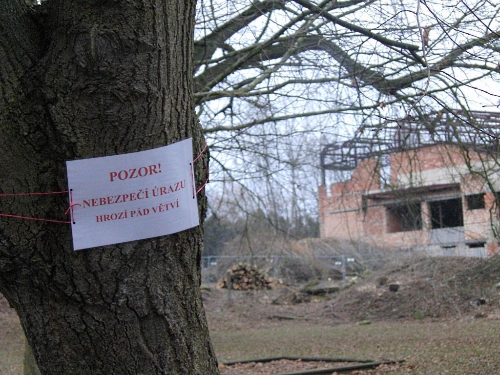 Demolice nedostavěné haly ČSTV - Pardubice