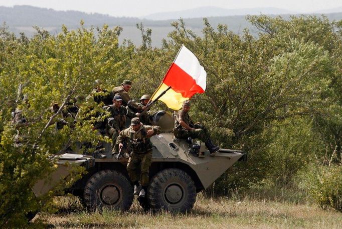 Ruské speciální síly z Čečenska se chystají k útoku na gruzínskou vesnici Zeno Nikozi.