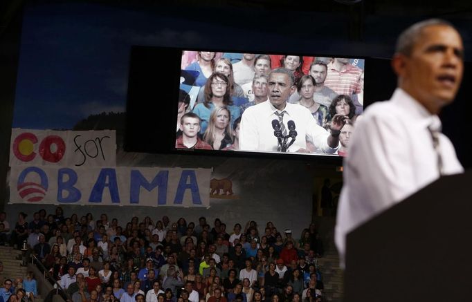 U.S. President Barack Obama talks at a campaign event at the University of Colorado Boulder, November 1, 2012. REUTERS/Larry Downing (UNITED STATES - Tags: POLITICS ELECTIONS USA PRESIDENTIAL ELECTION) Published: Lis. 2, 2012, 2:51 dop.