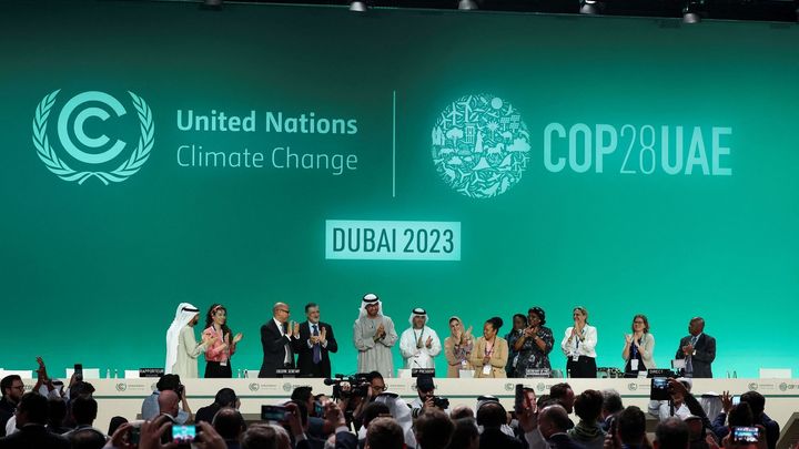 Summit COP28 přinesl dohodu. Země se shodly na odklonu od fosilních paliv