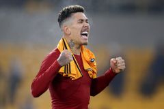 Nepřemožitelný Liverpool šlape dál. Proti Wolves ale trefil výhru až před koncem