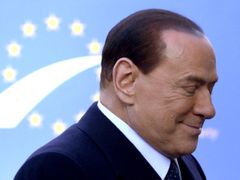 Berlusconi ohlásil návrat do velké politiky, a Bruselu tím zkazil Vánoce.