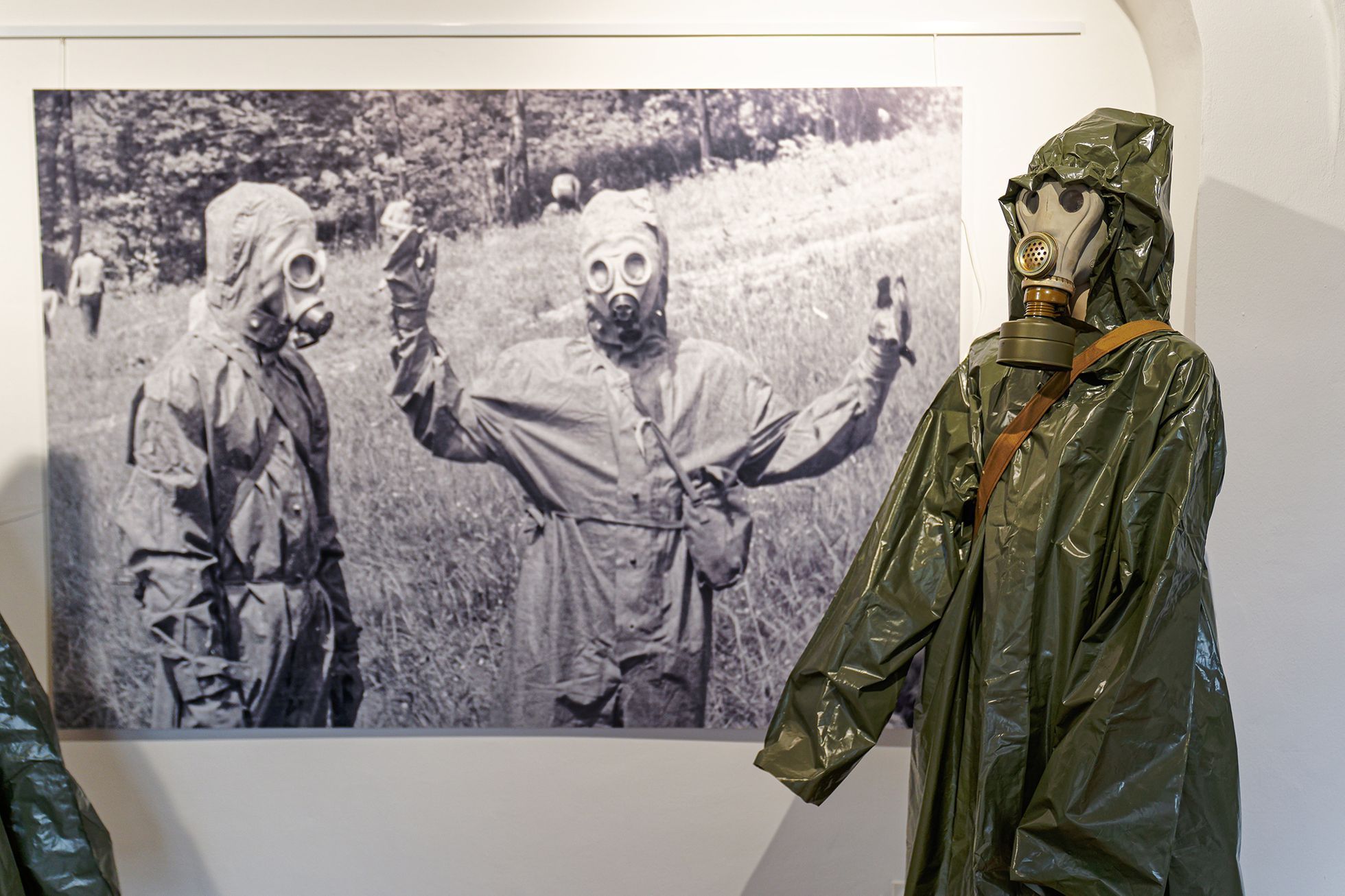 Branná výchova - fotografie z výstavy Škola a válka v Národním pedagogickém muzeu