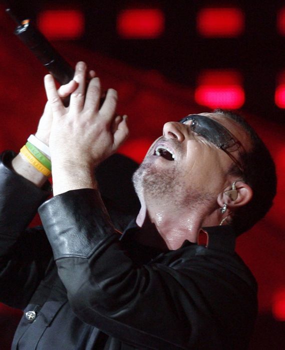Šťasný Bono: zase může nosit svůj stetson