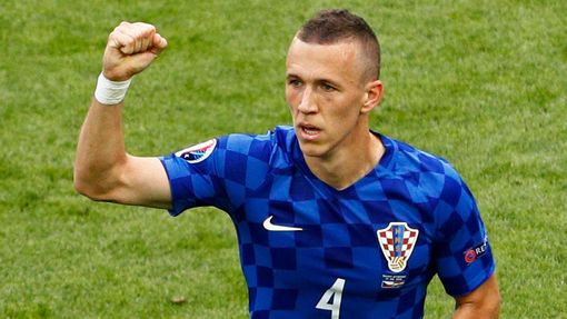 Euro 2016,Česko-Chorvatsko: Ivan Perišič slaví gól na 0:1