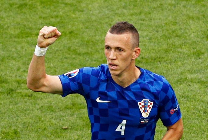 Euro 2016,Česko-Chorvatsko: Ivan Perišič slaví gól na 0:1