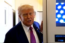 Trump zatrhl Harvardově univerzitě přijímat zahraniční studenty. Varování i dalším