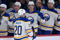 Kulichovy smrtící útoky nasměrovaly Sabres k vítězství, Ovečkin sahá po 900. gólu