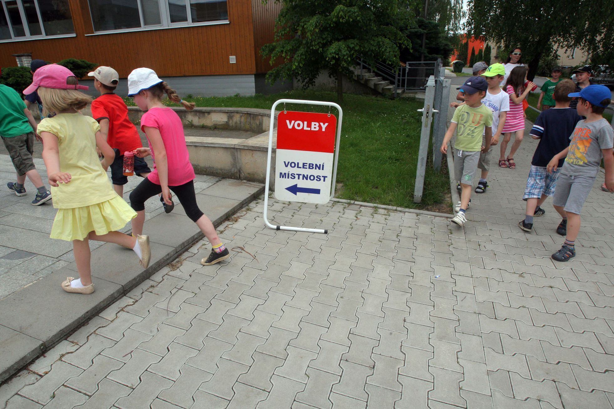 Dolní Břežany v den voleb do Evropského parlamentu