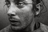 Jasem Khlef (Kanada): Život mě drtí (portrét bezdomovce). Finalista soutěže v kategorii Portrét.