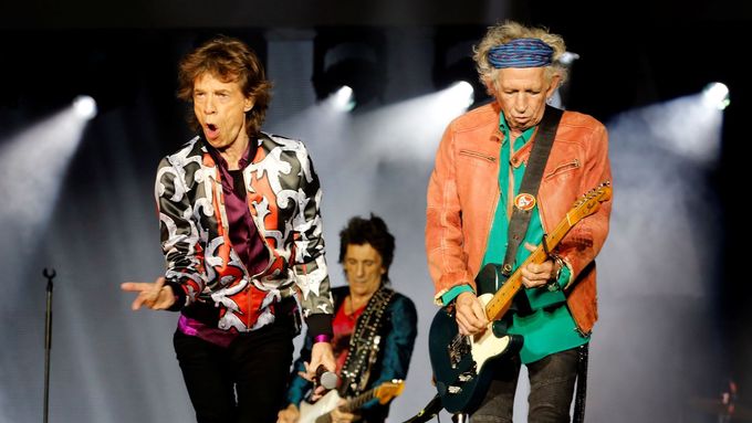 Mick Jagger, Ron Wood a Keith Richards na koncertě v Marseille v červnu 2018. V Praze-Letňanech vystoupí 4. července od 20:30, pořadatelé očekávají 50 tisíc diváků.