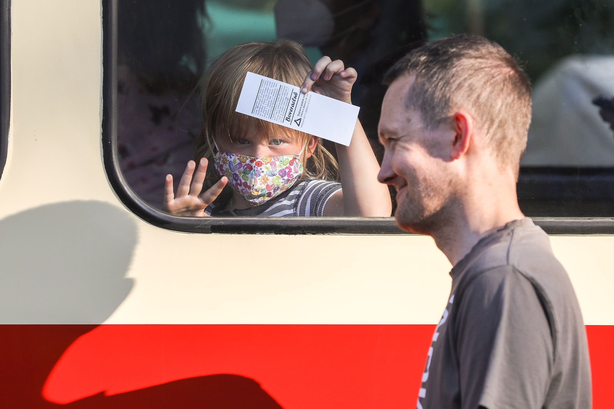 Průvod tramvají, tramvaj, trať Jablonec nad Nisou - Liberec, loučení, rozchod kolejí 1000 milimetrů, šotouš