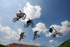 Nádherné obrázky nabízí divákům soutěžící v disciplíně BMX na olympiádě v Londýně. Tento poměrně nový sport (poprvé se představil v Pekingu 2008) nabízí úchavtná letecká představení ...