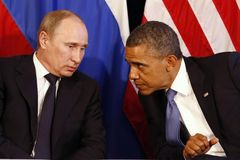 Skončit boje a začít jednat, shodli se Putin a Obama
