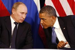Obama se zlobí, kvůli Snowdenovi ruší schůzku s Putinem